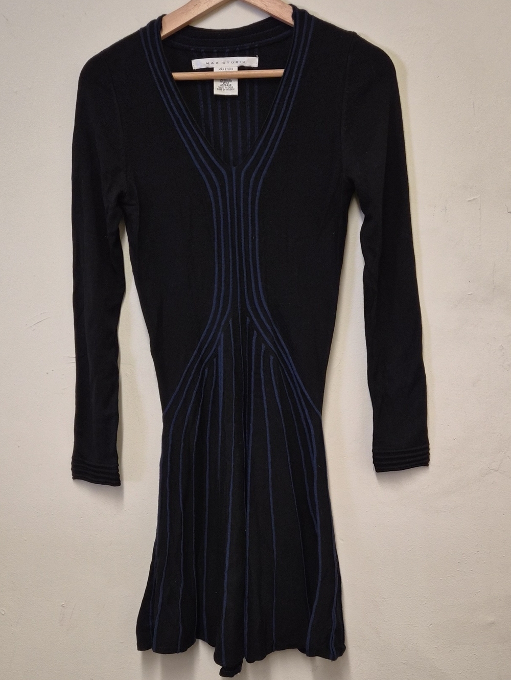 Max Studio Black Long-Sleeve V-Neck Dress with Navy Piping Size XS